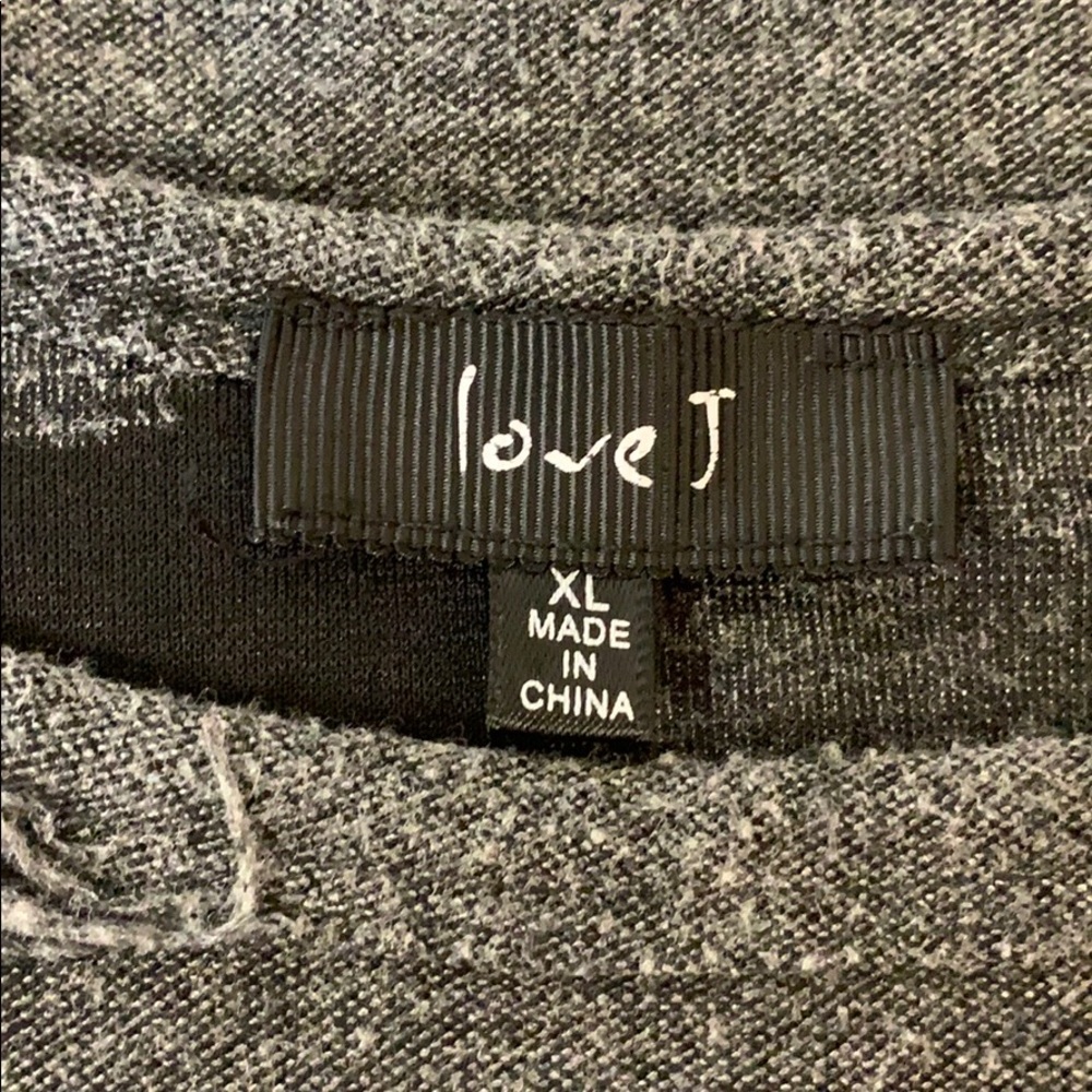 Distressed top - Picture 4 of 4